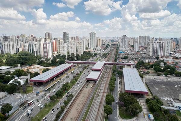 Negócios e Comércio em Carrão